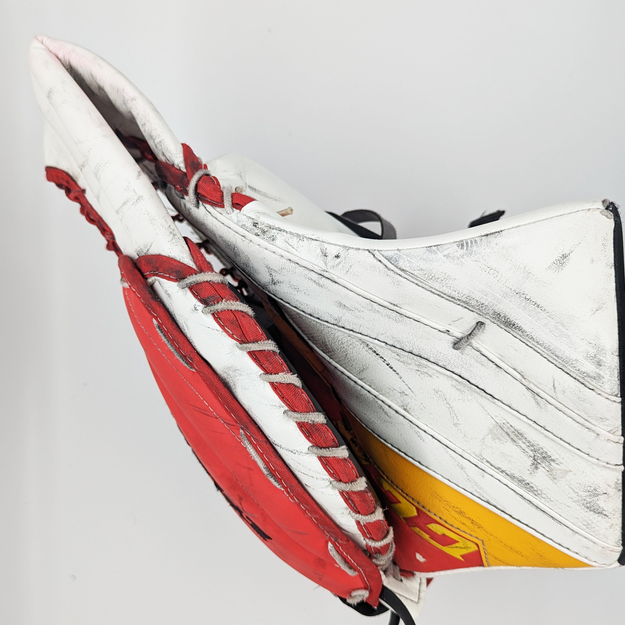 CCM Extreme Flex 5 - Gant de gardien droit Pro Stock d'occasion (blanc/rouge/jaune)